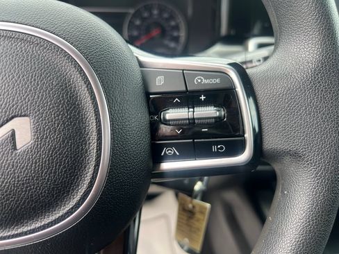 Certified 2023 Kia Sorento LX AWD/4WD image 17