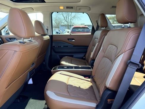New 2026 Nissan Pathfinder Platinum image 13