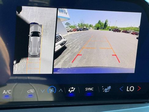 New 2026 Chevrolet Traverse LT w/ Sun and Wheel Package AWD/4WD image 16