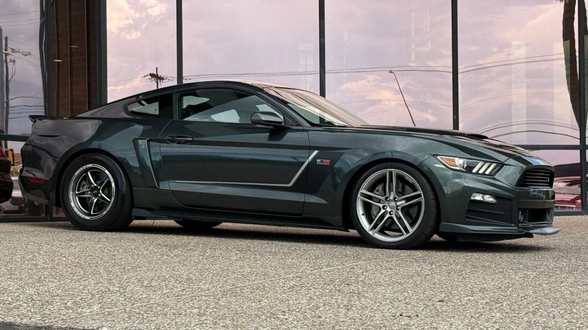 Used 2016 Ford Mustang GT Premium w/ Equipment Group 401A RWD image 16