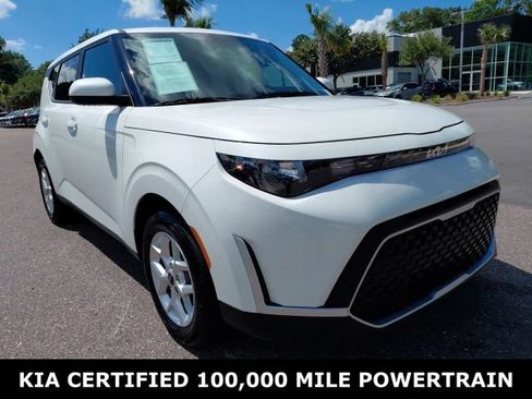 Certified 2025 Kia Soul LX w/ LX Technology Package FWD image 3