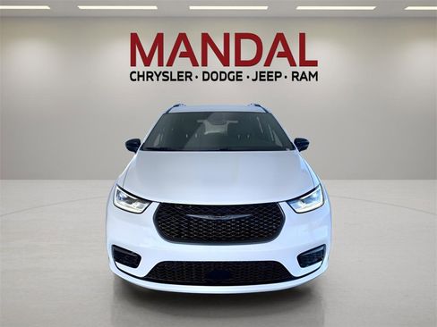 New 2026 Chrysler Pacifica Select w/ S Appearance Package image 2