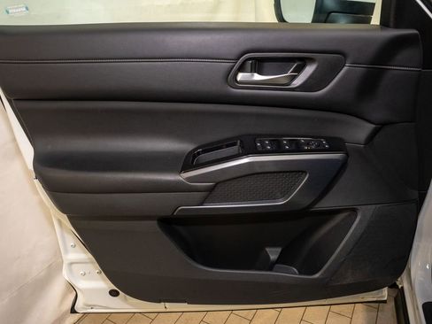 Certified 2023 Nissan Pathfinder SL image 13