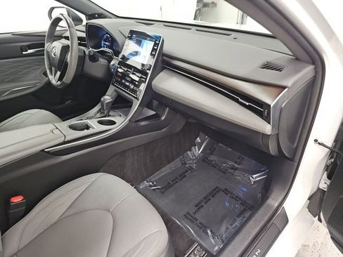 Used 2019 Toyota Avalon Limited image 37