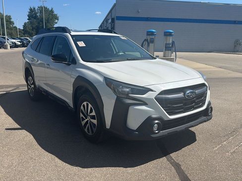 Used 2025 Subaru Outback Premium AWD/4WD image 7