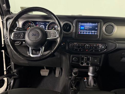 Used 2021 Jeep Gladiator Overland w/ Cold Weather Group image 14