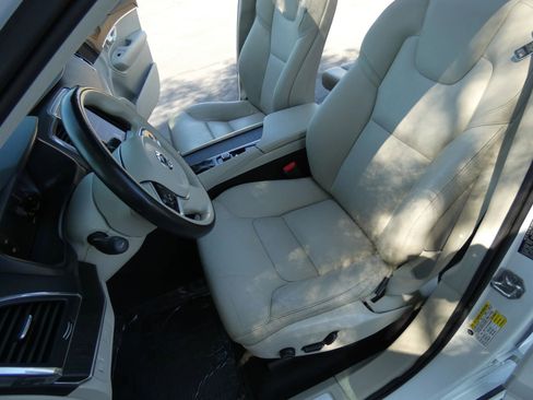 Used 2020 Volvo XC90 T6 Momentum image 64