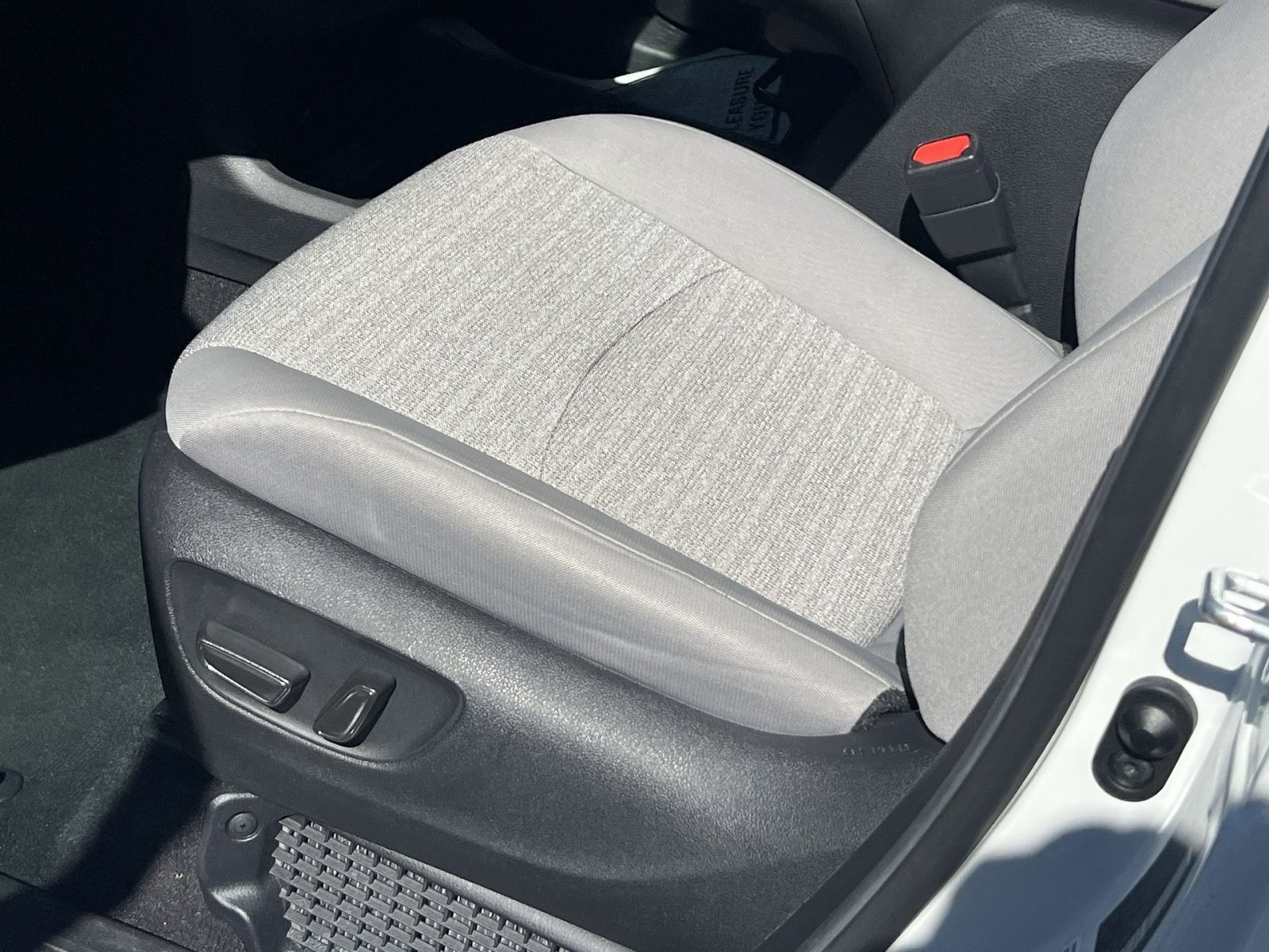 Used 2025 Toyota Sienna LE FWD image 11