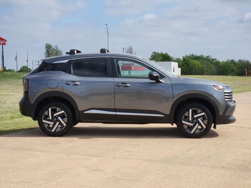 Used 2026 Nissan Kicks SV w/ Charging Package image 7