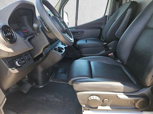 Used 2022 Mercedes-Benz Sprinter 2500 image 21