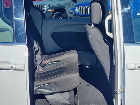 Certified 2022 Chrysler Voyager LX image 26