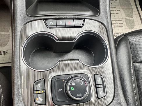 Used 2023 GMC Acadia SLT image 26