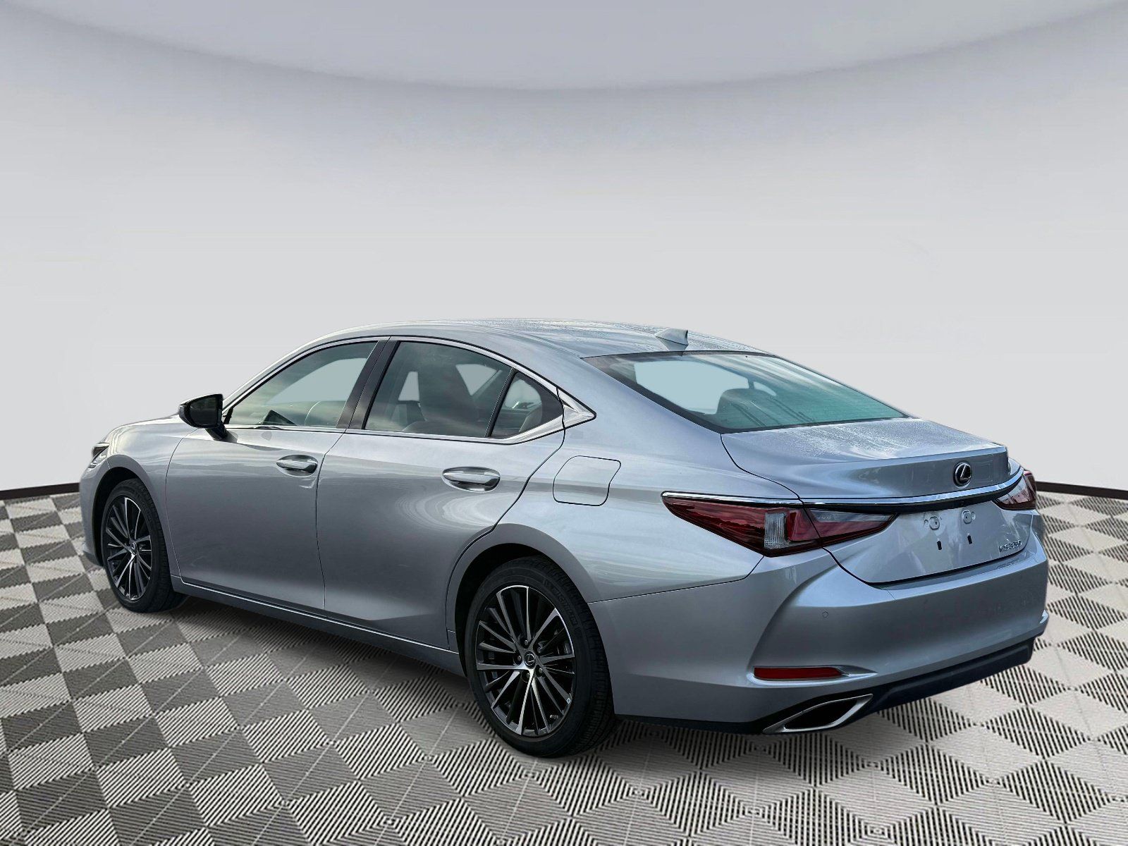 Used 2024 Lexus ES 350 w/ Premium Package FWD image 4