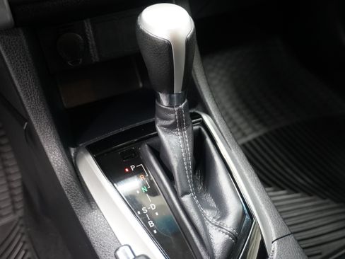 Used 2017 Toyota Corolla LE FWD image 19