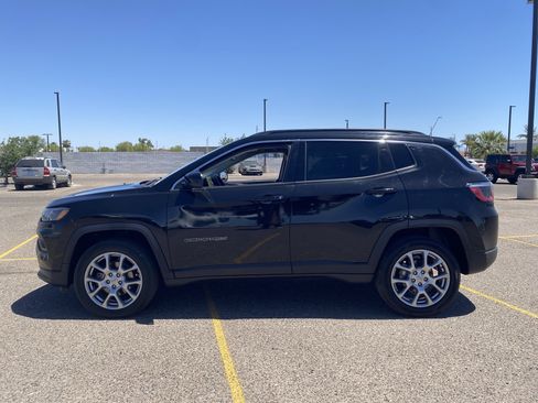 Certified 2022 Jeep Compass Latitude AWD/4WD image 3