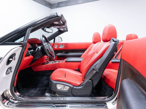 Used 2017 Rolls-Royce Dawn RWD image 16
