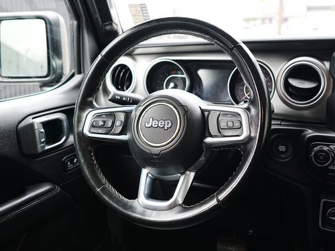 Used 2020 Jeep Wrangler Unlimited Sahara image 16