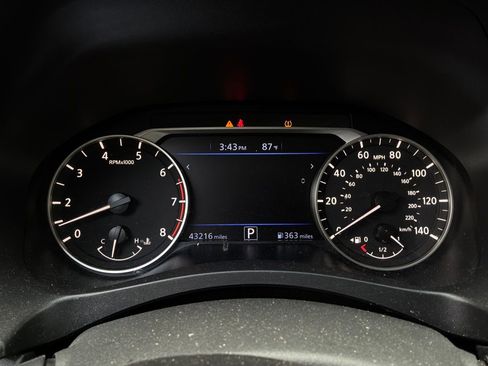 Used 2025 Nissan Altima 2.5 SV FWD image 36