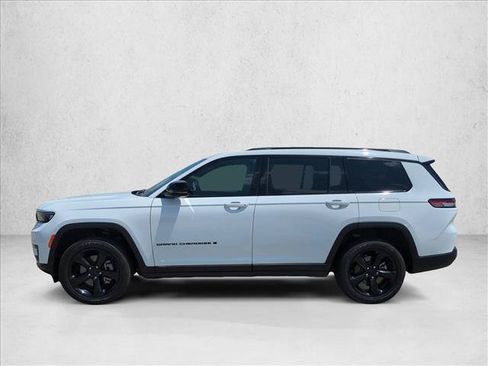 Used 2024 Jeep Grand Cherokee L Altitude AWD/4WD image 9