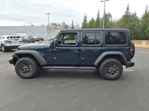 Used 2025 Jeep Wrangler Sport S image 22