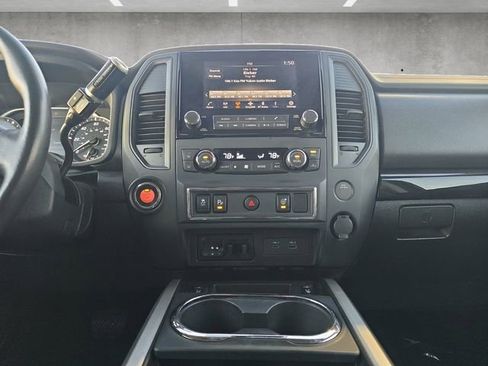 Used 2024 Nissan Titan SV w/ SV Convenience Package image 3