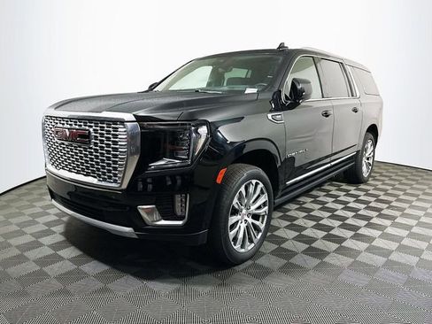 Used 2023 GMC Yukon XL Denali w/ Denali Reserve Package image 4