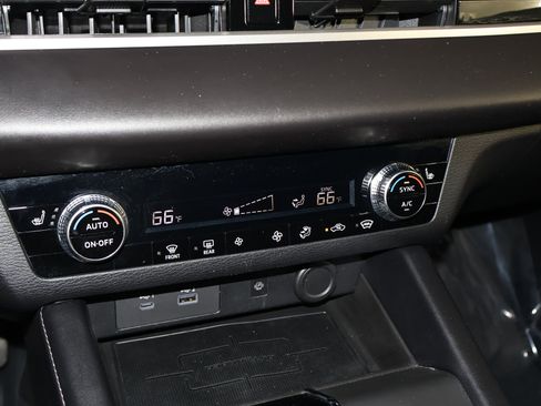 Used 2022 Mitsubishi Outlander SE image 29