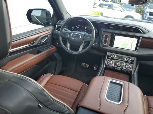 Used 2023 GMC Yukon XL Denali Ultimate w/ LPO, Floor Liner Package AWD/4WD image 18