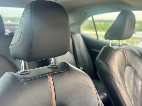 Used 2019 Toyota Camry XLE image 18