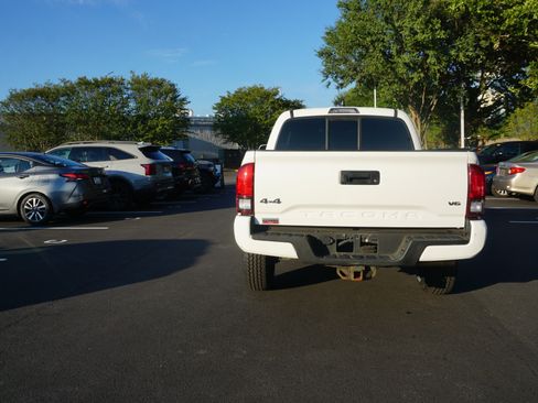 Used 2020 Toyota Tacoma SR AWD/4WD image 4