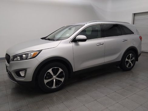 Used 2016 Kia Sorento EX image 2