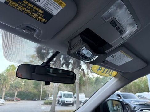 Used 2014 Toyota Highlander LE image 18