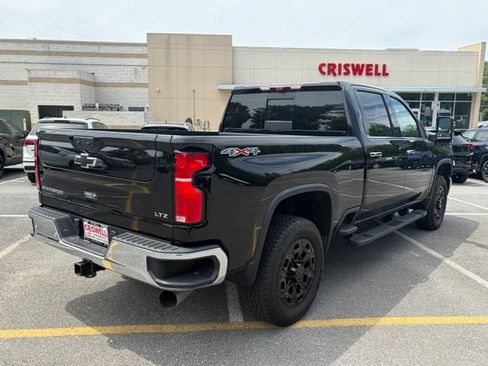 Used 2024 Chevrolet Silverado 2500 LTZ w/ LTZ Convenience Package AWD/4WD image 8