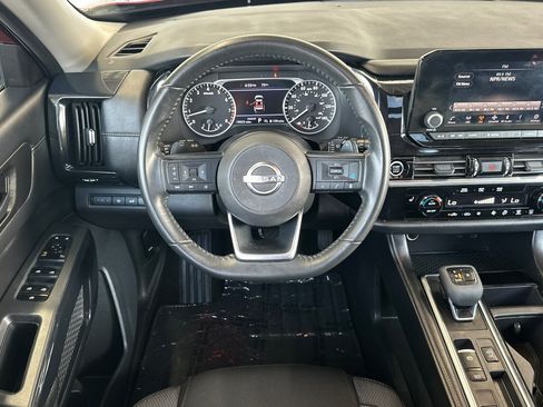 Used 2024 Nissan Pathfinder SV w/ SV Premium Package FWD image 13