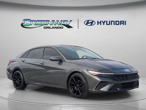 Used 2024 Hyundai Elantra SEL FWD image 2