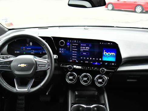 Used 2024 Chevrolet Blazer EV LT AWD/4WD image 43