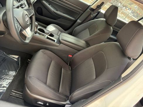 Used 2025 Nissan Altima 2.5 SV image 32