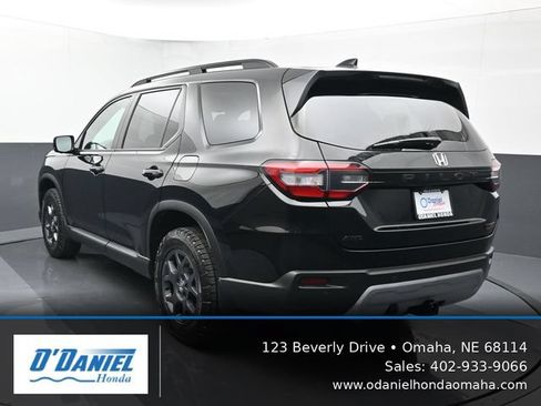 Used 2025 Honda Pilot TrailSport image 4