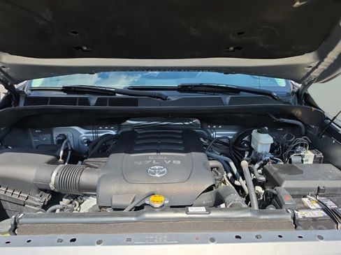Used 2017 Toyota Tundra SR5 w/ SR5 Upgrade Package AWD/4WD image 9