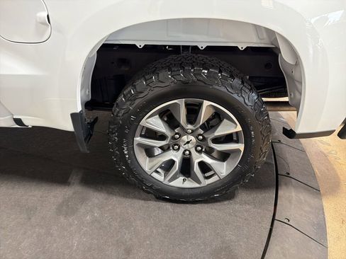 Certified 2022 Chevrolet Silverado 1500 RST w/ Z71 Off-Road Package AWD/4WD image 36