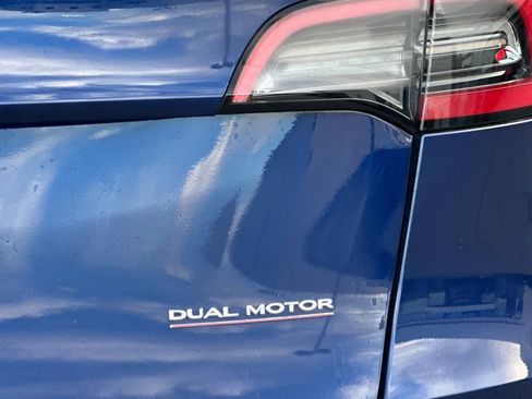 Used 2022 Tesla Model Y Performance image 14