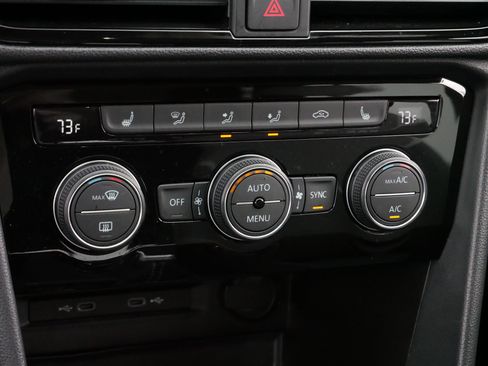 Certified 2024 Volkswagen Taos SE w/ Panoramic Sunroof Package image 23