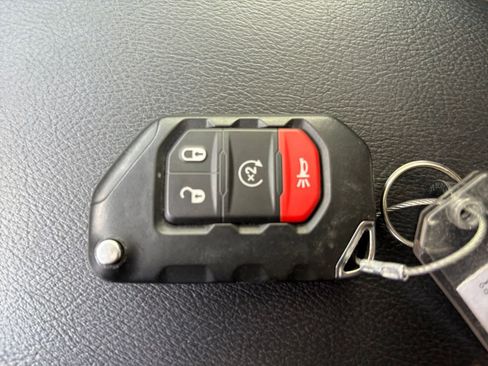 Used 2025 Jeep Wrangler Unlimited Sahara AWD/4WD image 24