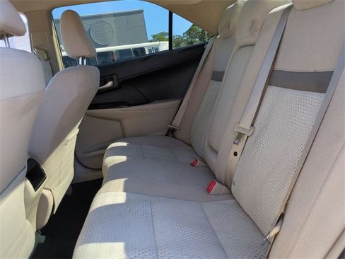 Used 2014 Toyota Camry LE image 12