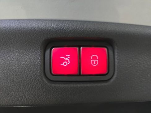Used 2023 Mercedes-Benz C 300 Sedan image 31