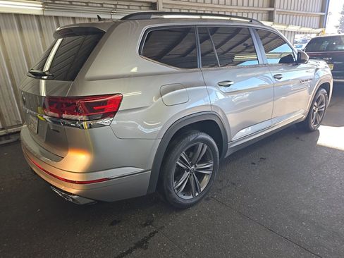 Used 2021 Volkswagen Atlas SE w/ Panoramic Sunroof Package AWD/4WD image 4