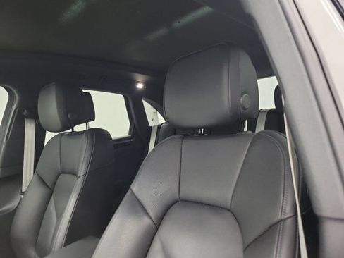 Used 2024 Porsche Macan AWD/4WD image 20