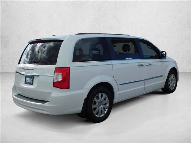 Used 2014 Chrysler Town & Country Touring FWD image 8