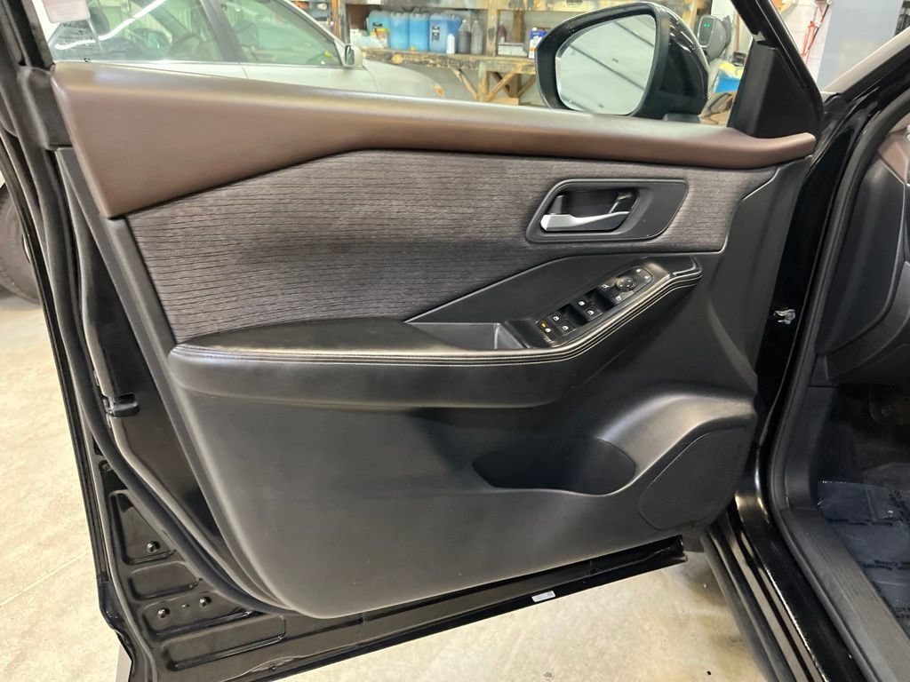 Used 2023 Nissan Rogue SV AWD/4WD image 12