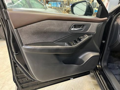 Used 2023 Nissan Rogue SV AWD/4WD image 12